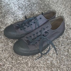 Men’s gray converse